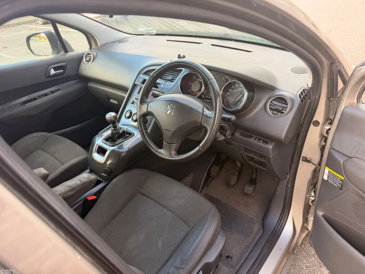 Peugeot 5008 MPV, Diesel, 2012, Grey