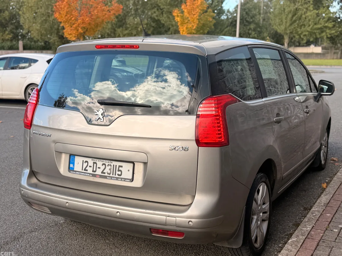 Peugeot 5008 MPV, Diesel, 2012, Grey
