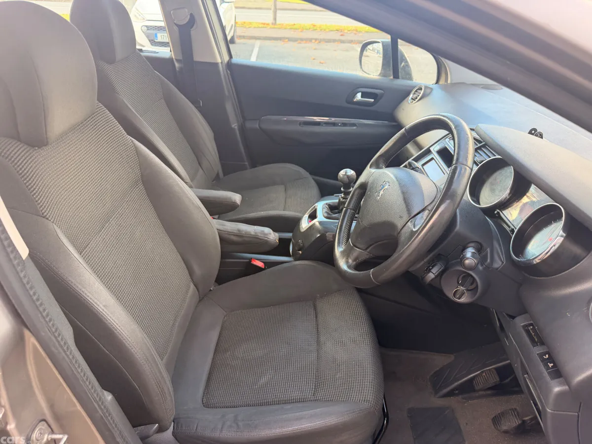 Peugeot 5008 MPV, Diesel, 2012, Grey