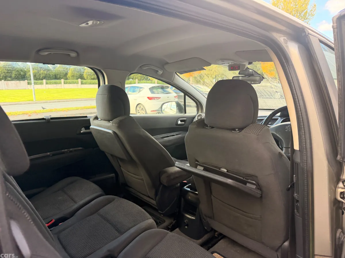 Peugeot 5008 MPV, Diesel, 2012, Grey