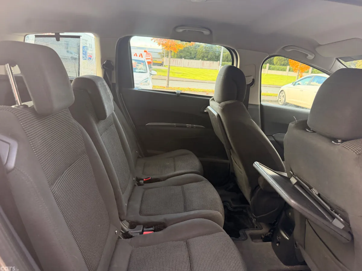 Peugeot 5008 MPV, Diesel, 2012, Grey
