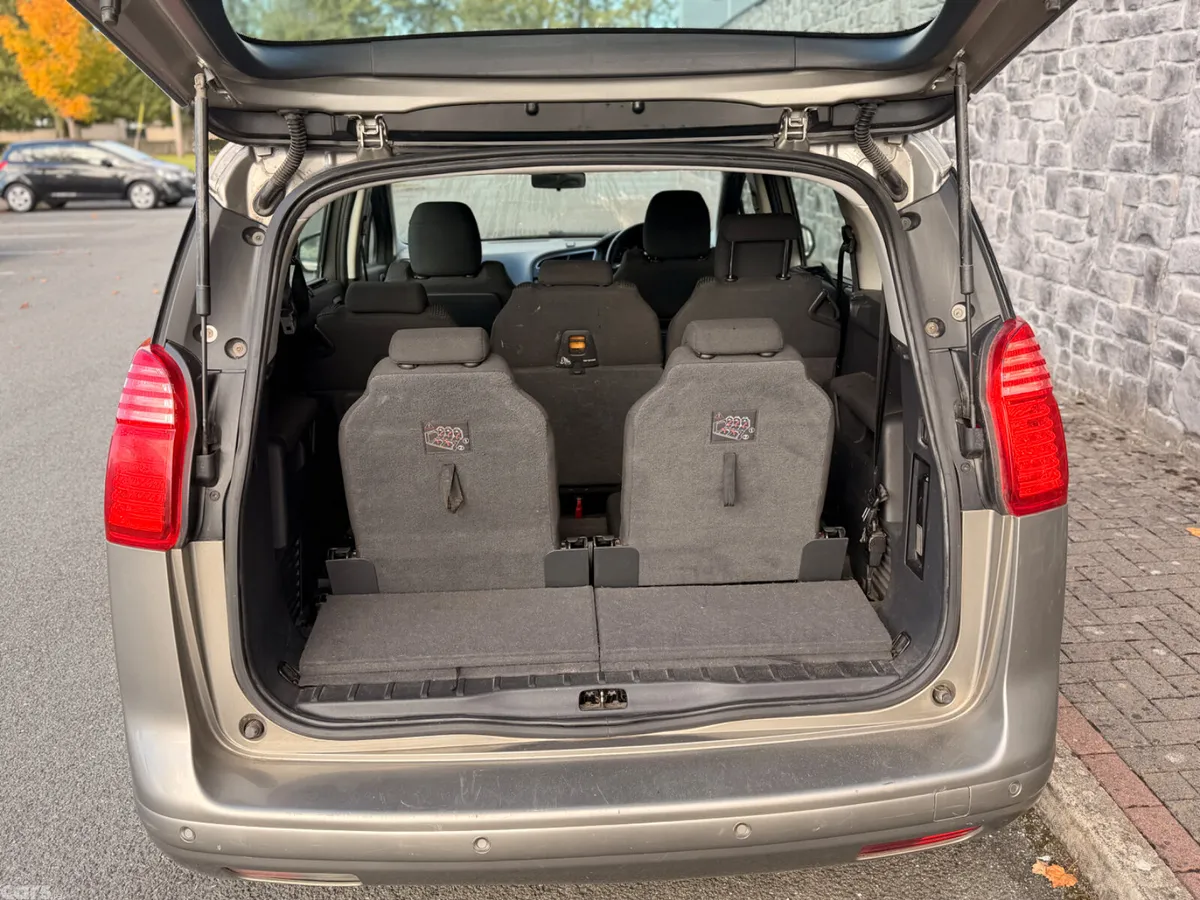 Peugeot 5008 MPV, Diesel, 2012, Grey