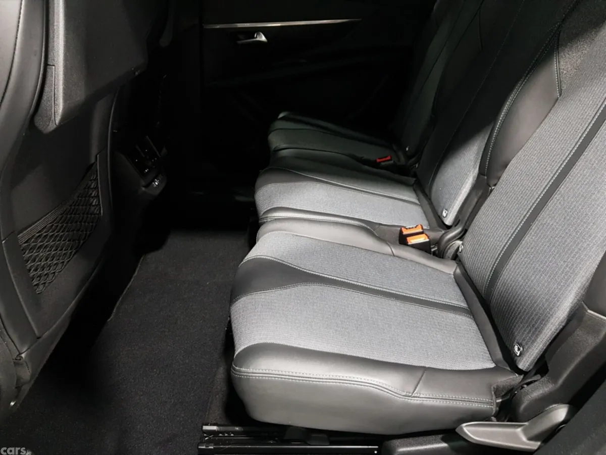 Peugeot 5008 MPV, Diesel, 2023, Black