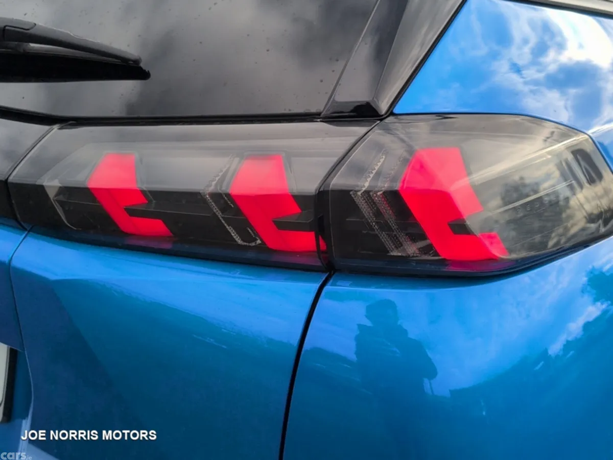 Peugeot 2008 MPV, Electric, 2021, Blue