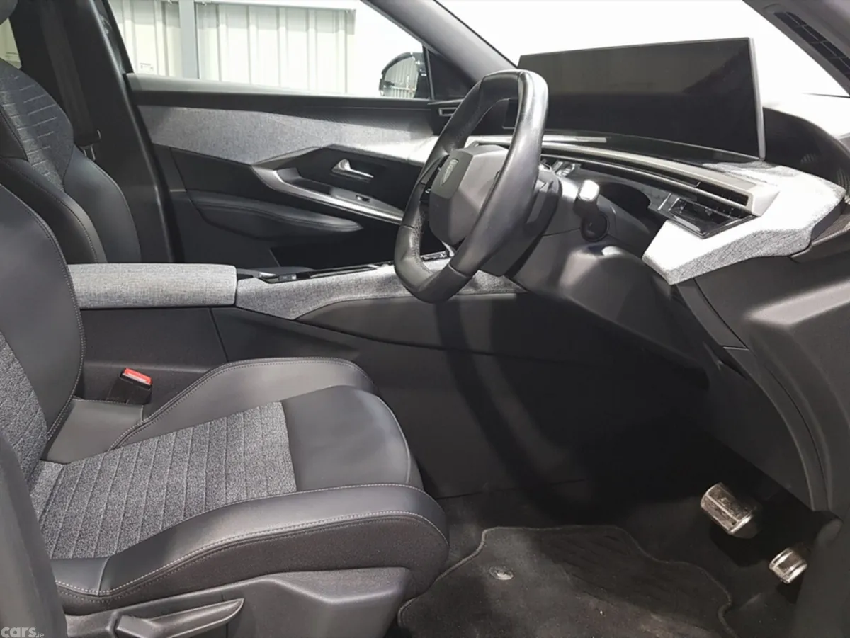 Peugeot 3008 MPV, Petrol, 2025, Grey