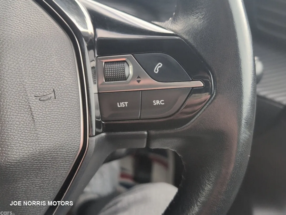 Peugeot 2008 MPV, Electric, 2021, Blue