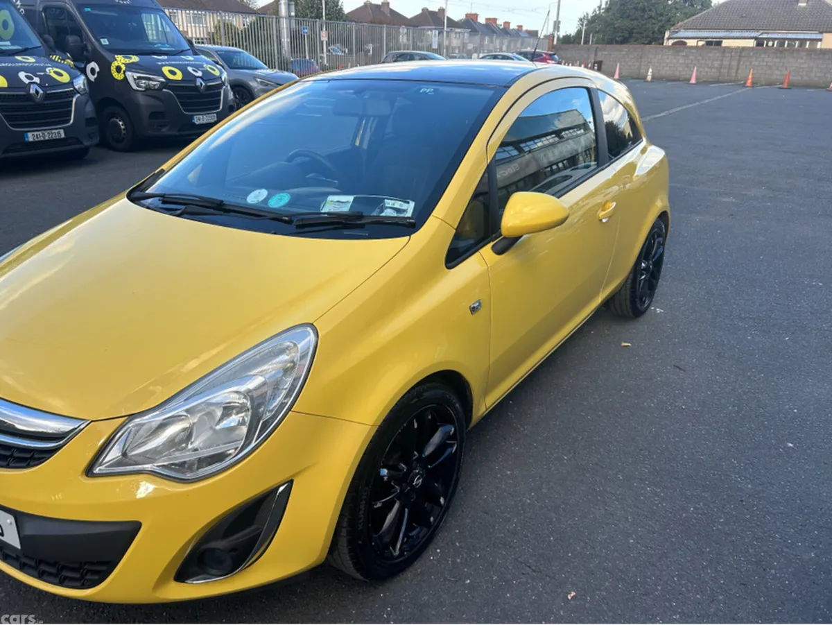 Opel Corsa Hatchback, Petrol, 2011, Yellow