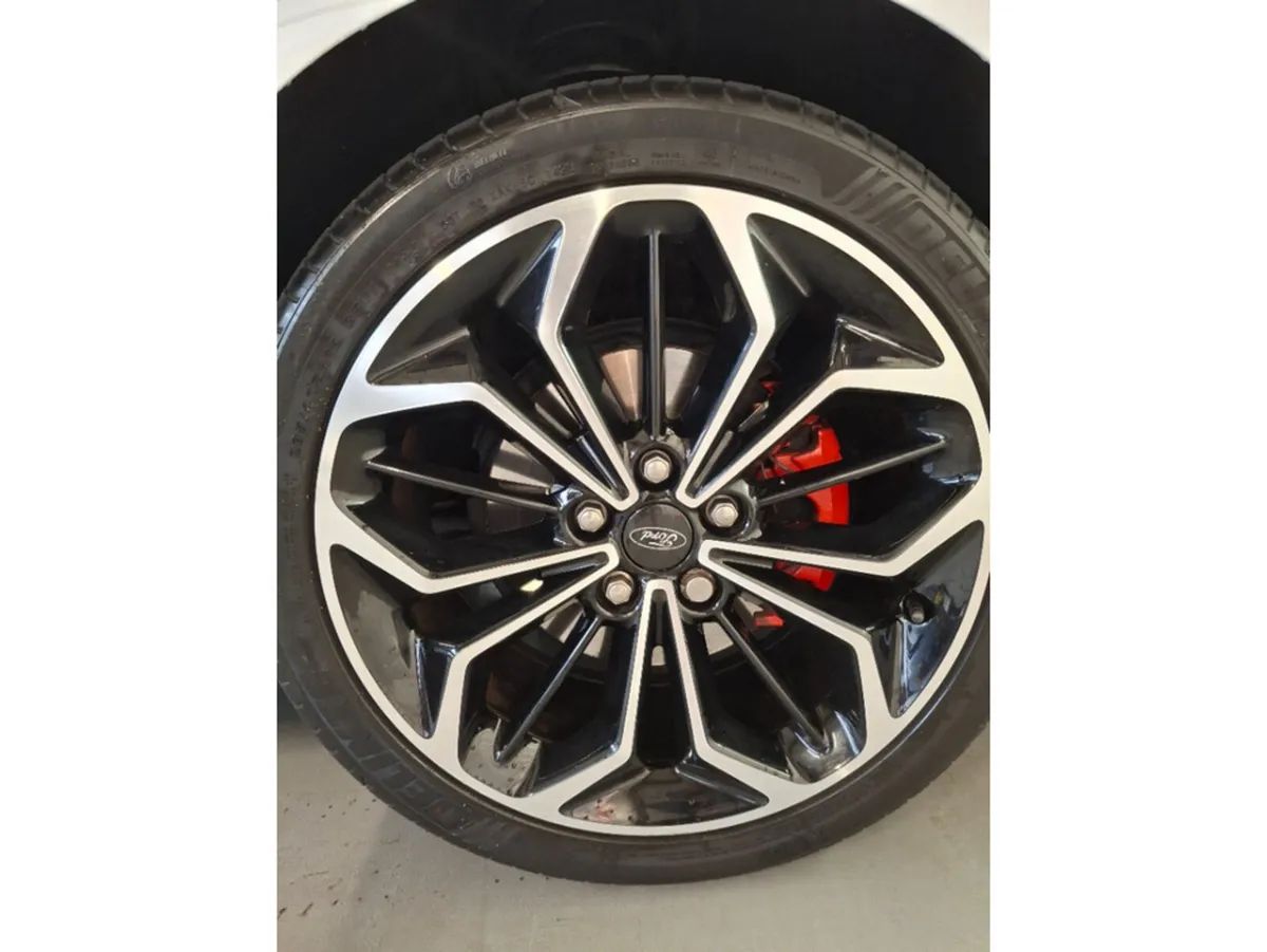 Ford Focus Hatchback, Petrol, 2022, White