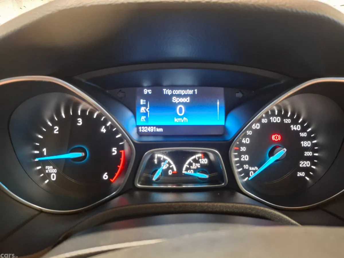 Ford Focus Hatchback, Diesel, 2017, Red