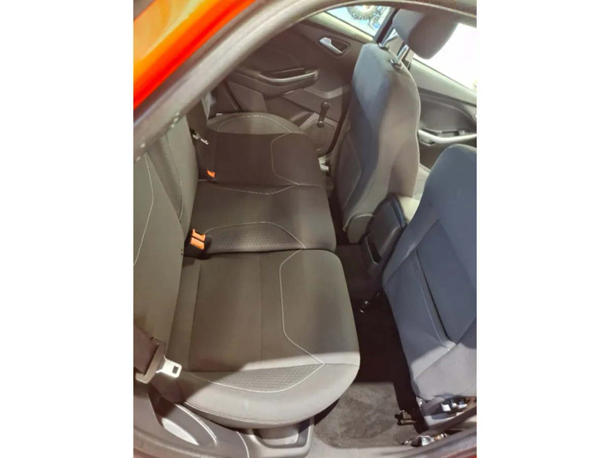 Ford Focus Hatchback, Diesel, 2017, Red