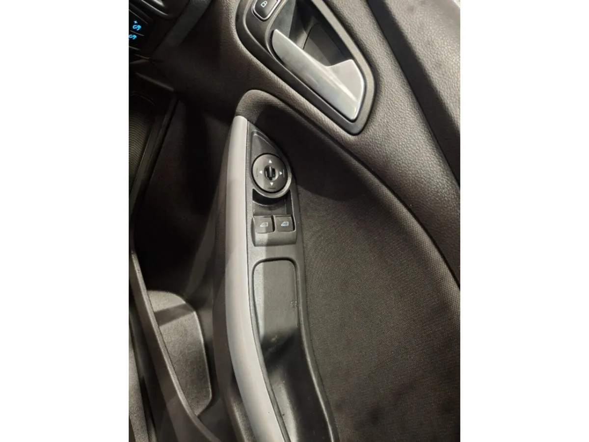 Ford Focus Hatchback, Diesel, 2017, Red