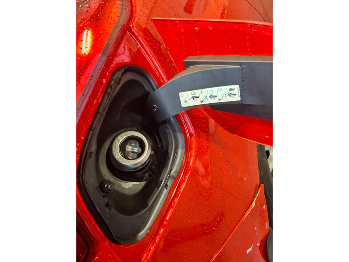 Ford Focus Hatchback, Diesel, 2017, Red