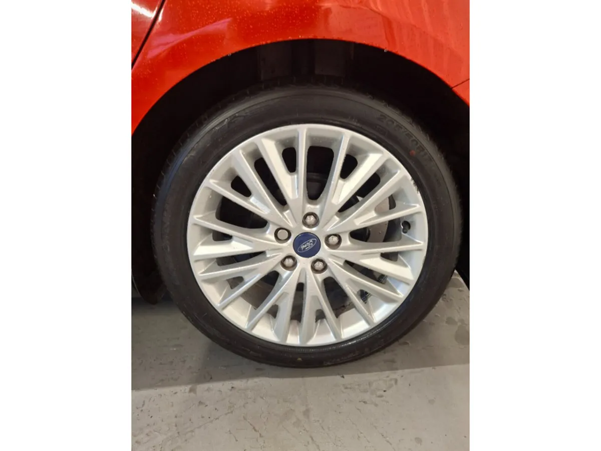 Ford Focus Hatchback, Diesel, 2017, Red