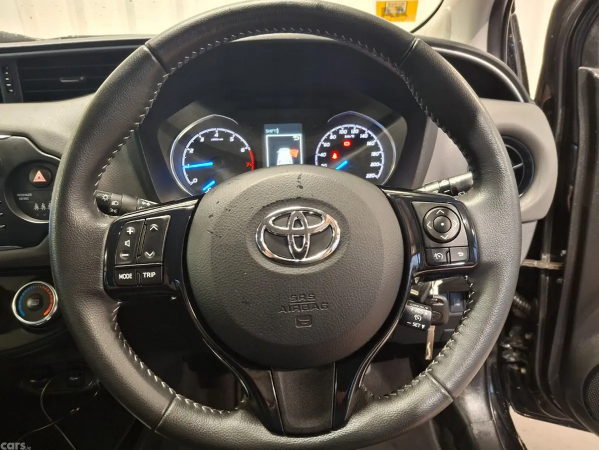 Toyota Yaris Hatchback, Petrol, 2017, Black