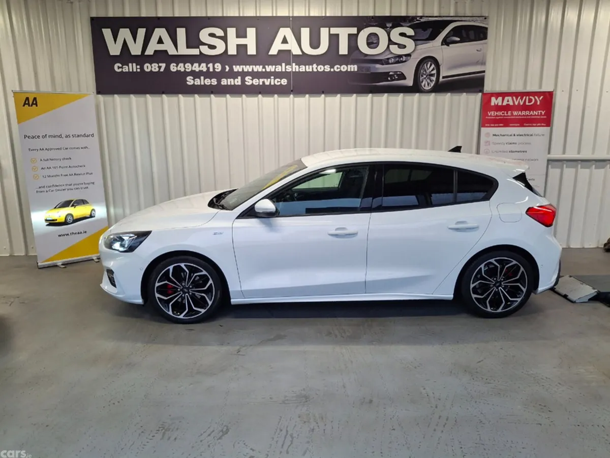 Ford Focus Hatchback, Petrol, 2022, White