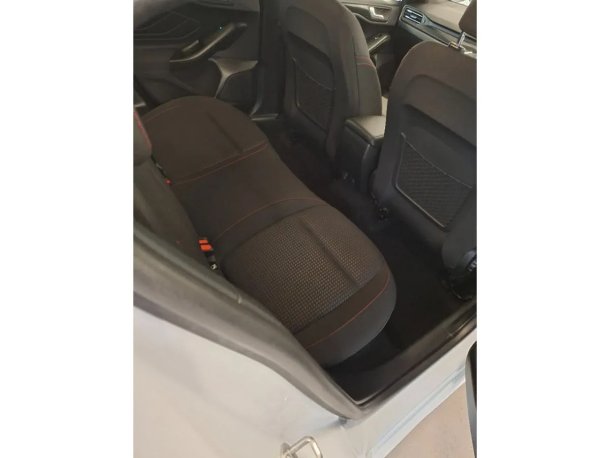 Ford Focus Hatchback, Petrol, 2022, White