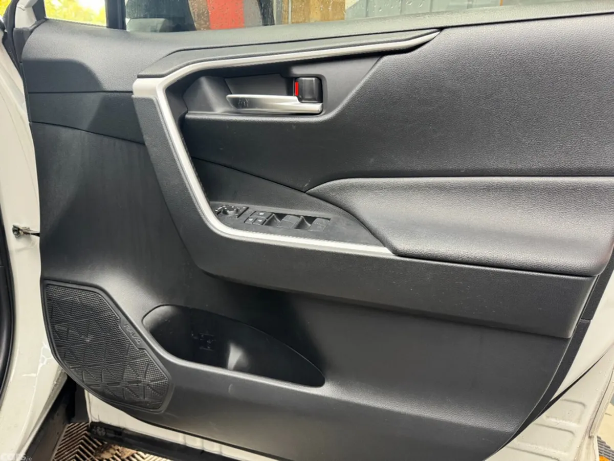 Toyota RAV4 SUV, Petrol Hybrid, 2019, White