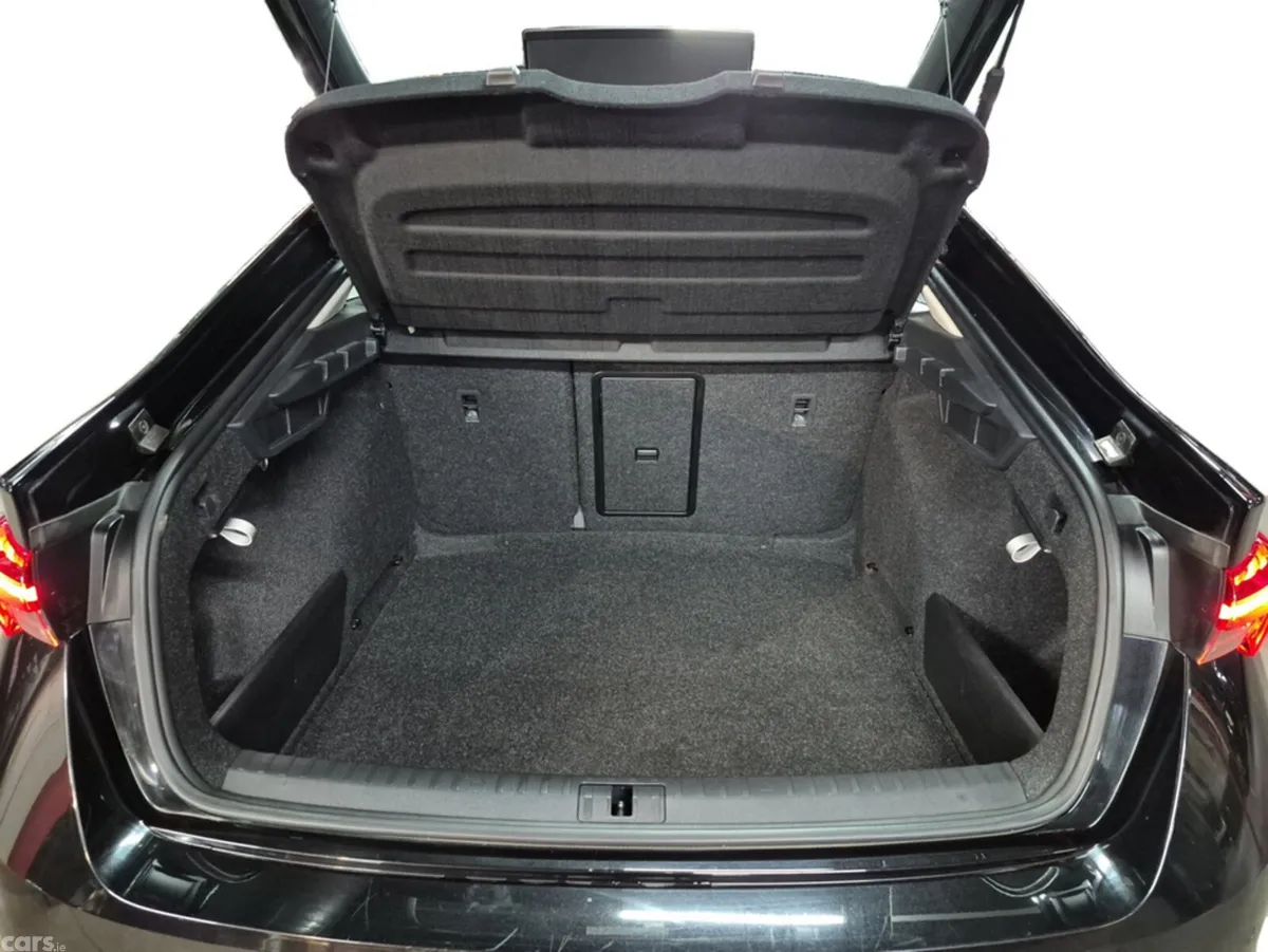 Skoda Octavia Hatchback, Diesel, 2024, Black