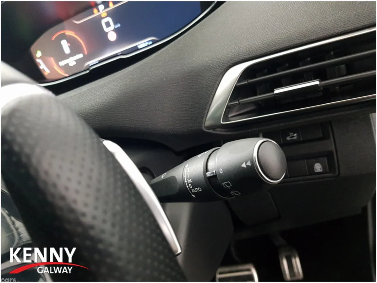 Peugeot 3008 MPV, Petrol, 2019, White