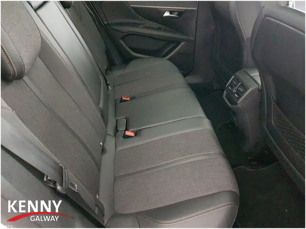 Peugeot 3008 MPV, Petrol, 2019, White