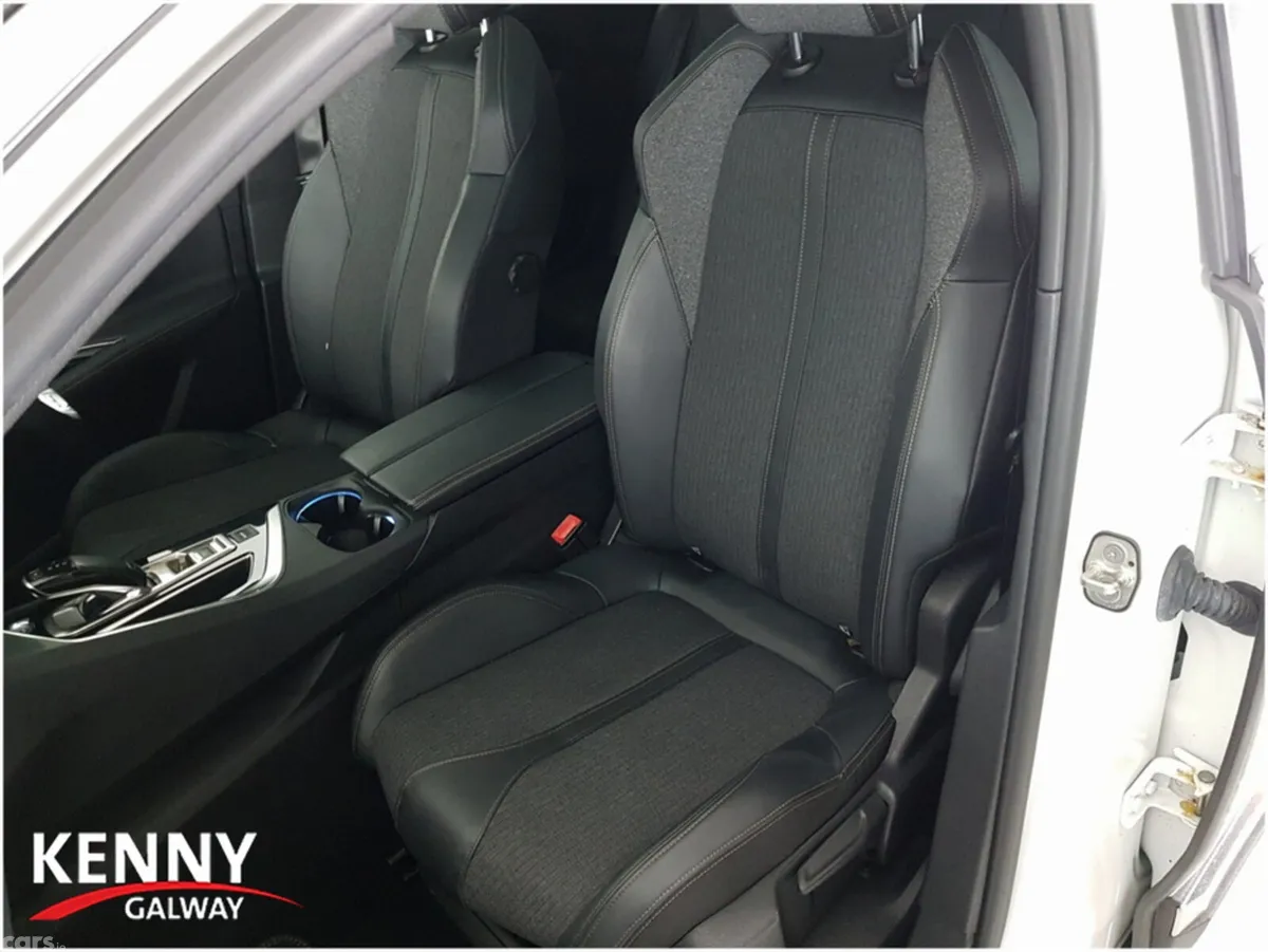 Peugeot 3008 MPV, Petrol, 2019, White