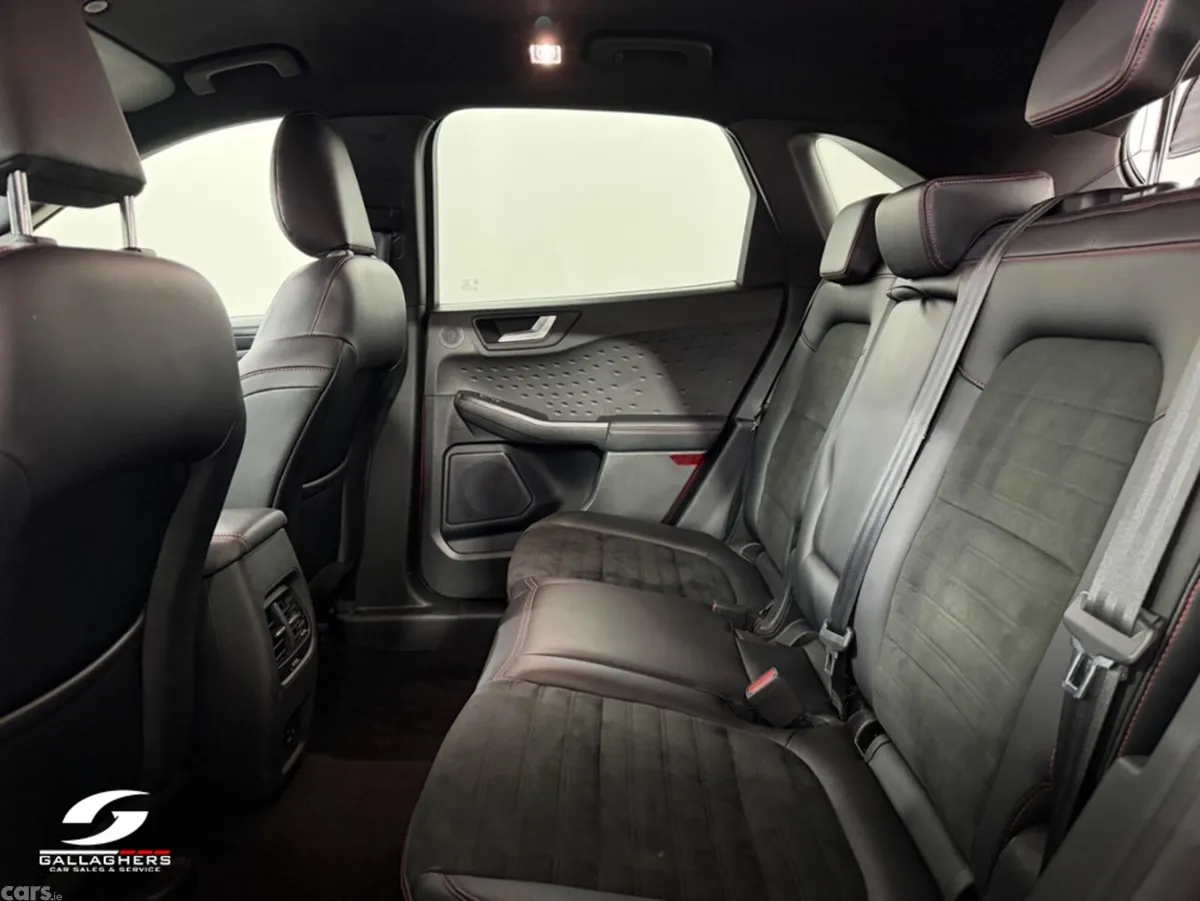 Ford Kuga Hatchback, Diesel, 2021, Red