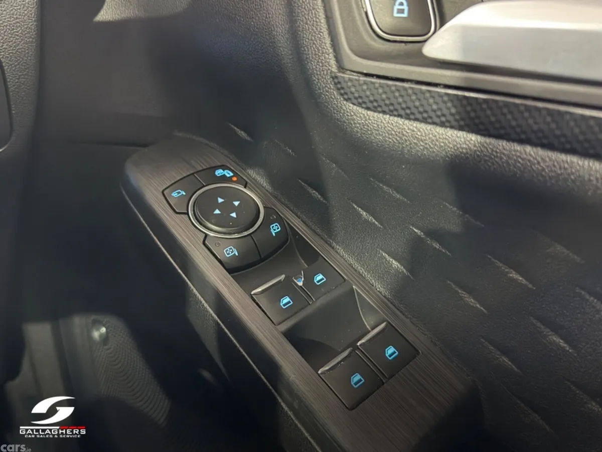 Ford Kuga Hatchback, Diesel, 2021, Red