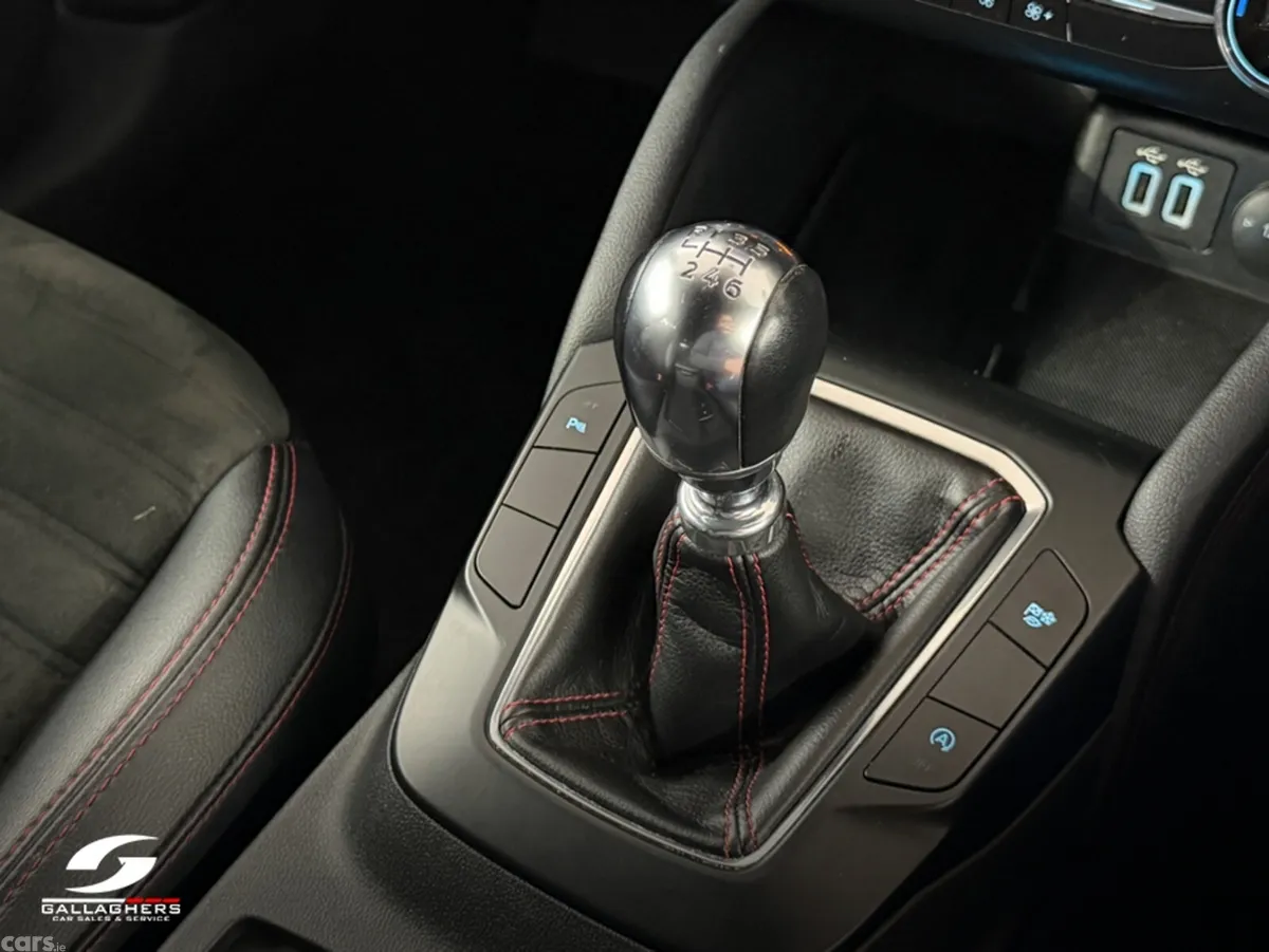 Ford Kuga Hatchback, Diesel, 2021, Red