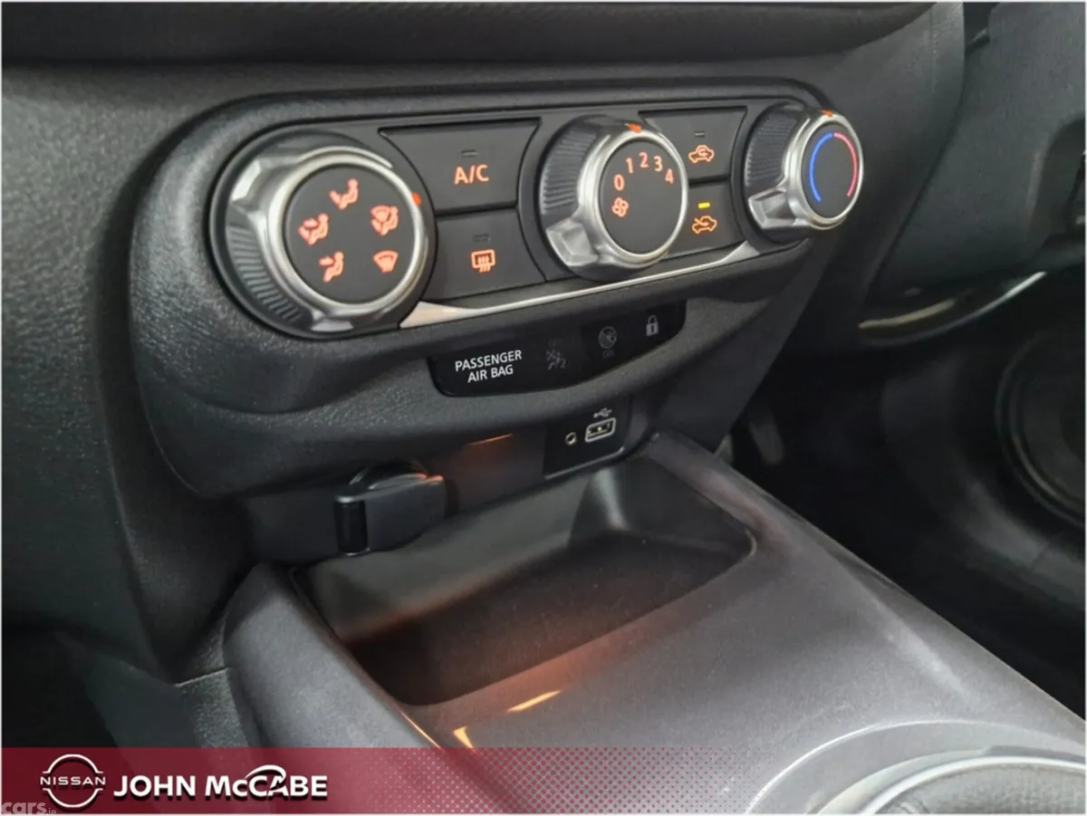 Nissan Juke MPV, Petrol, 2024, Red