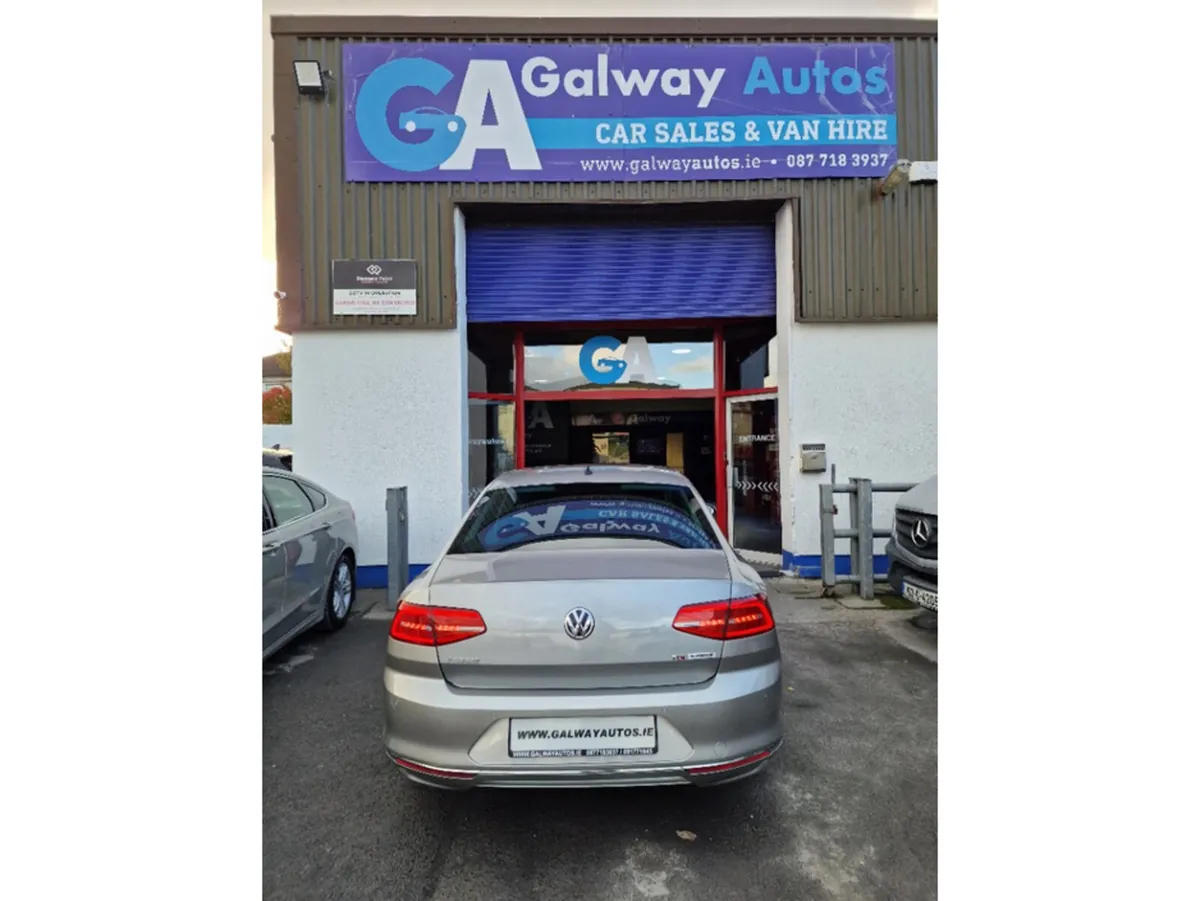 Volkswagen Passat Saloon, Diesel, 2017, Silver