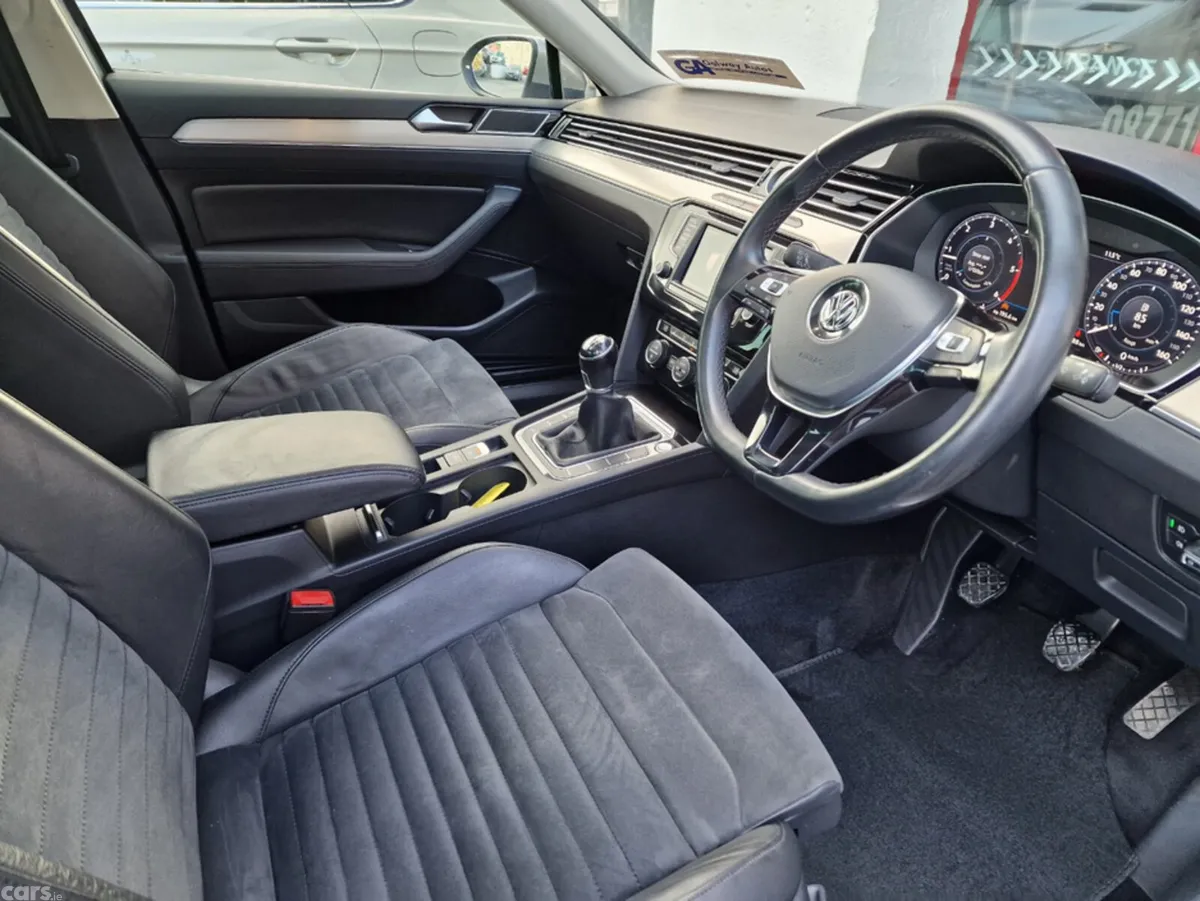 Volkswagen Passat Saloon, Diesel, 2017, Silver