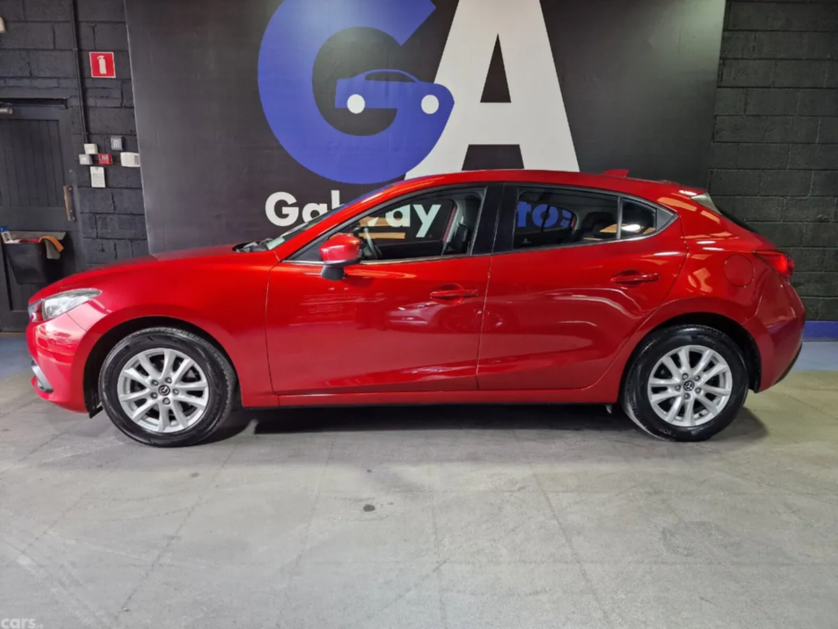 Mazda Mazda3 Hatchback, Petrol, 2015, Red