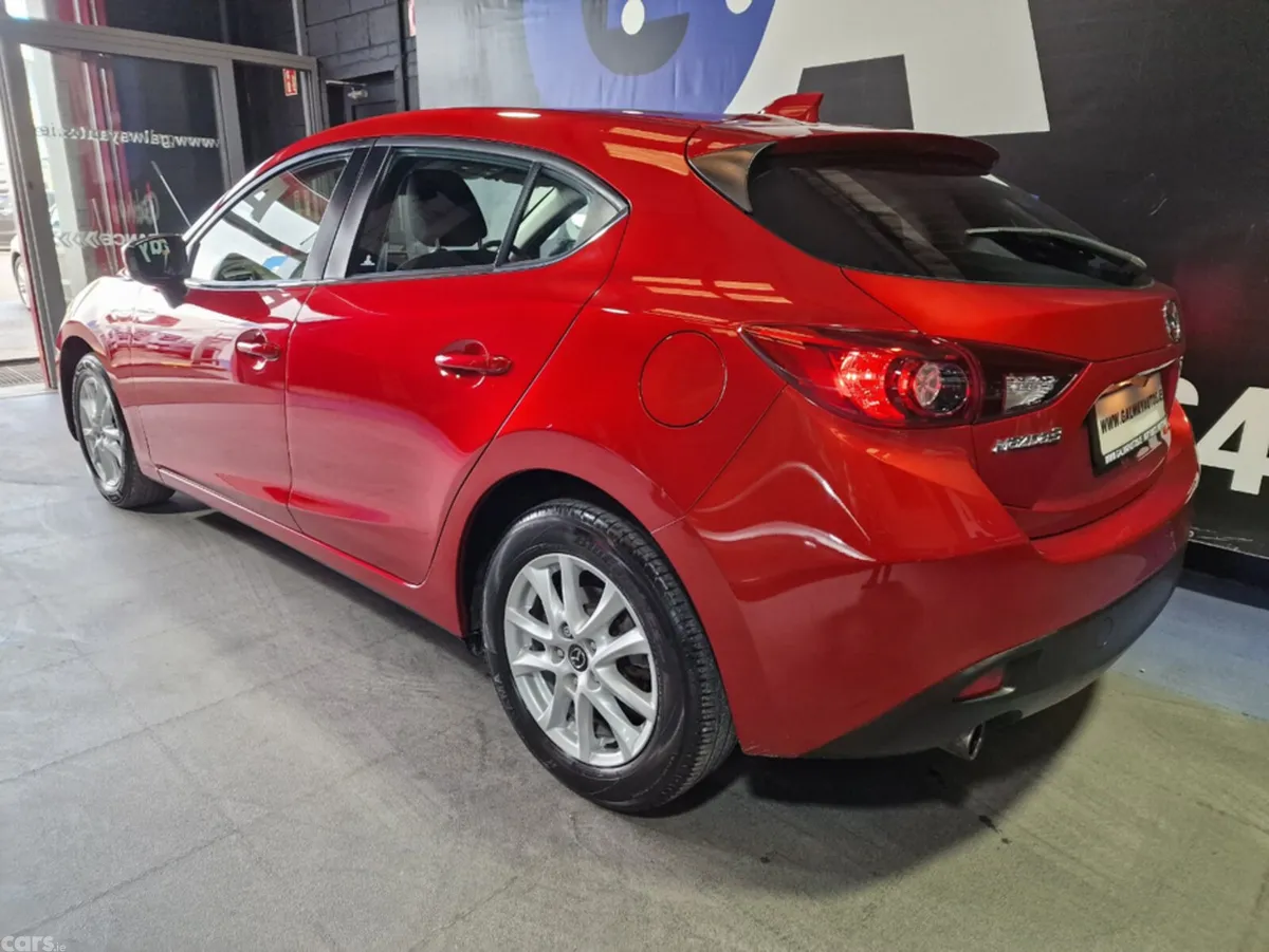 Mazda Mazda3 Hatchback, Petrol, 2015, Red