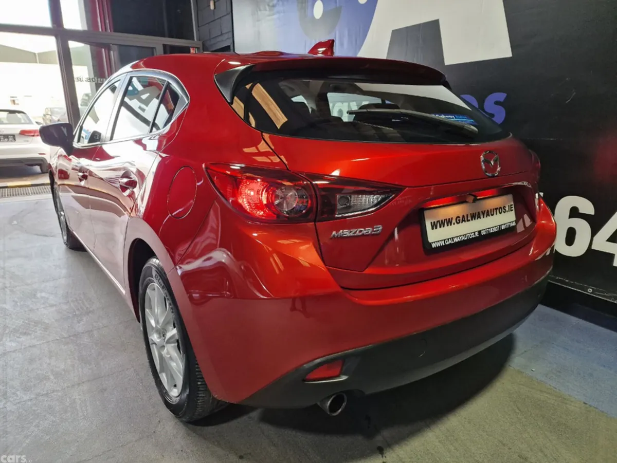 Mazda Mazda3 Hatchback, Petrol, 2015, Red