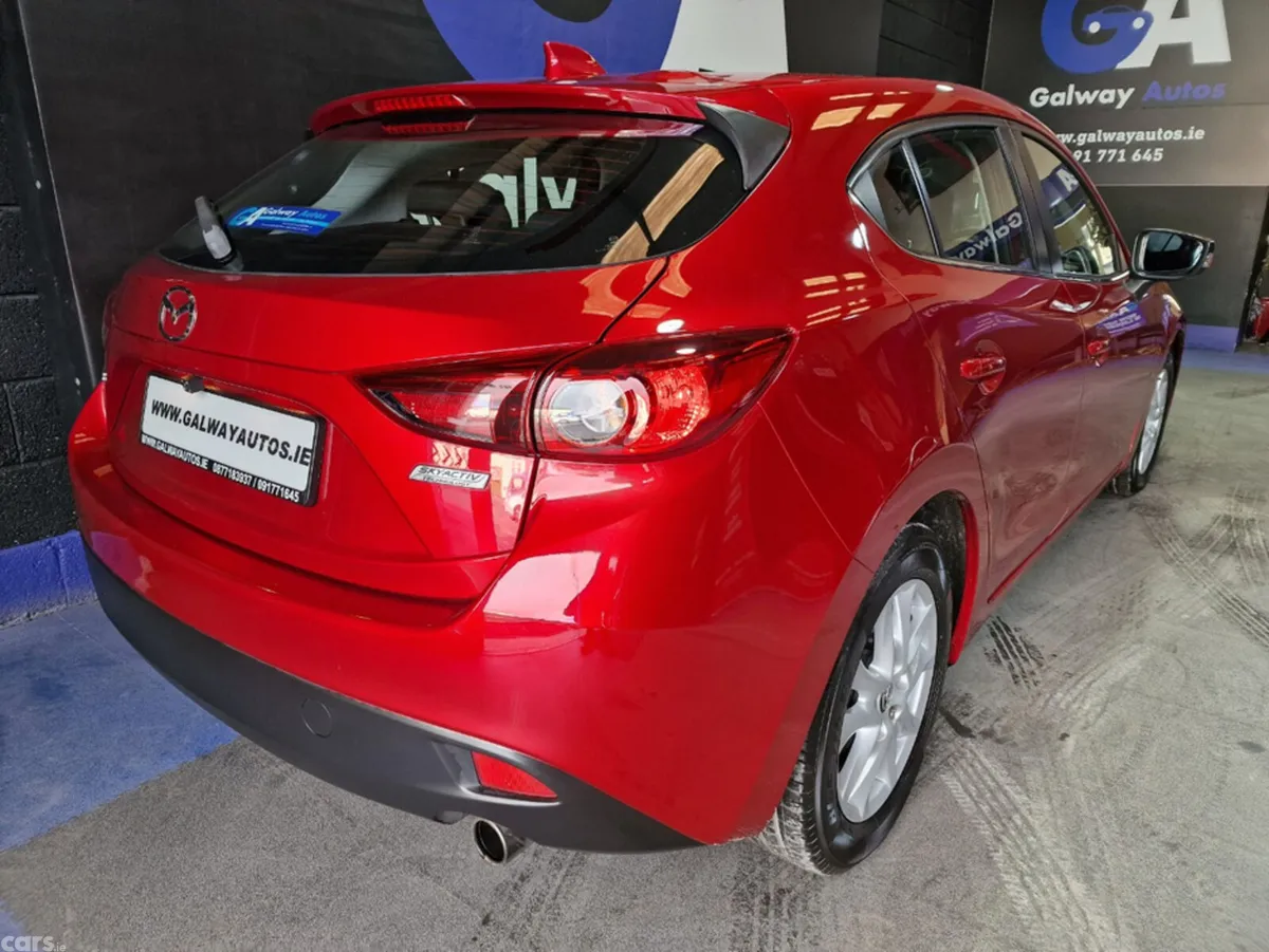 Mazda Mazda3 Hatchback, Petrol, 2015, Red