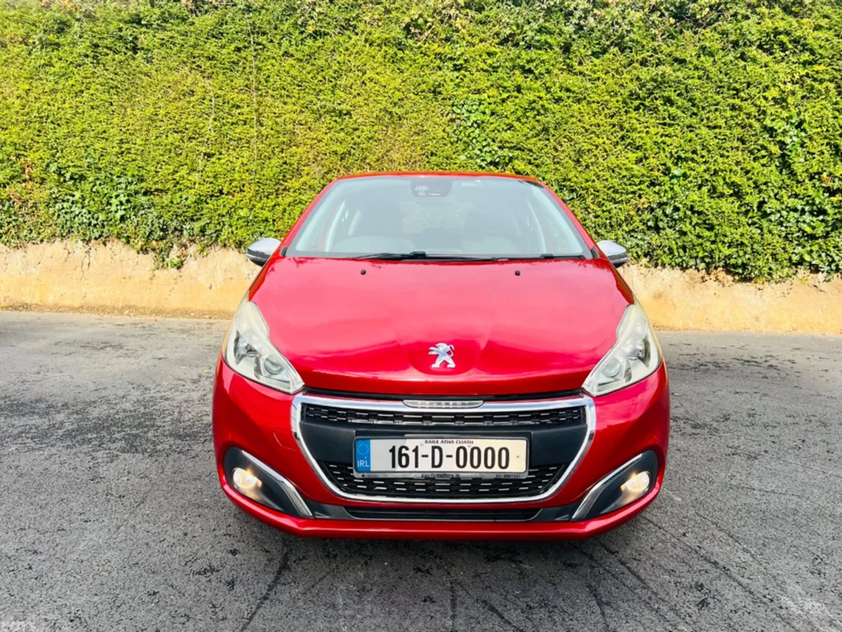 Peugeot 208 Hatchback, Petrol, 2016, Red