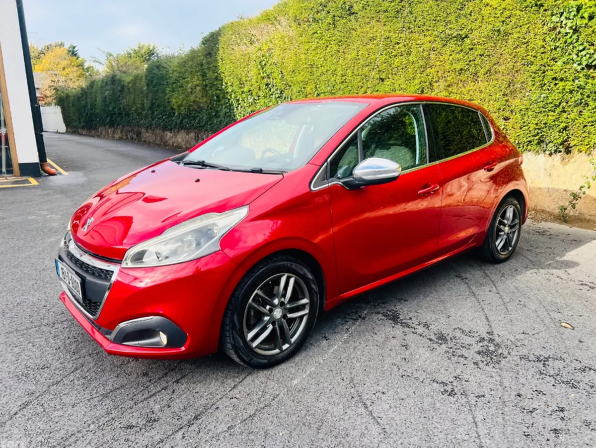 Peugeot 208 Hatchback, Petrol, 2016, Red