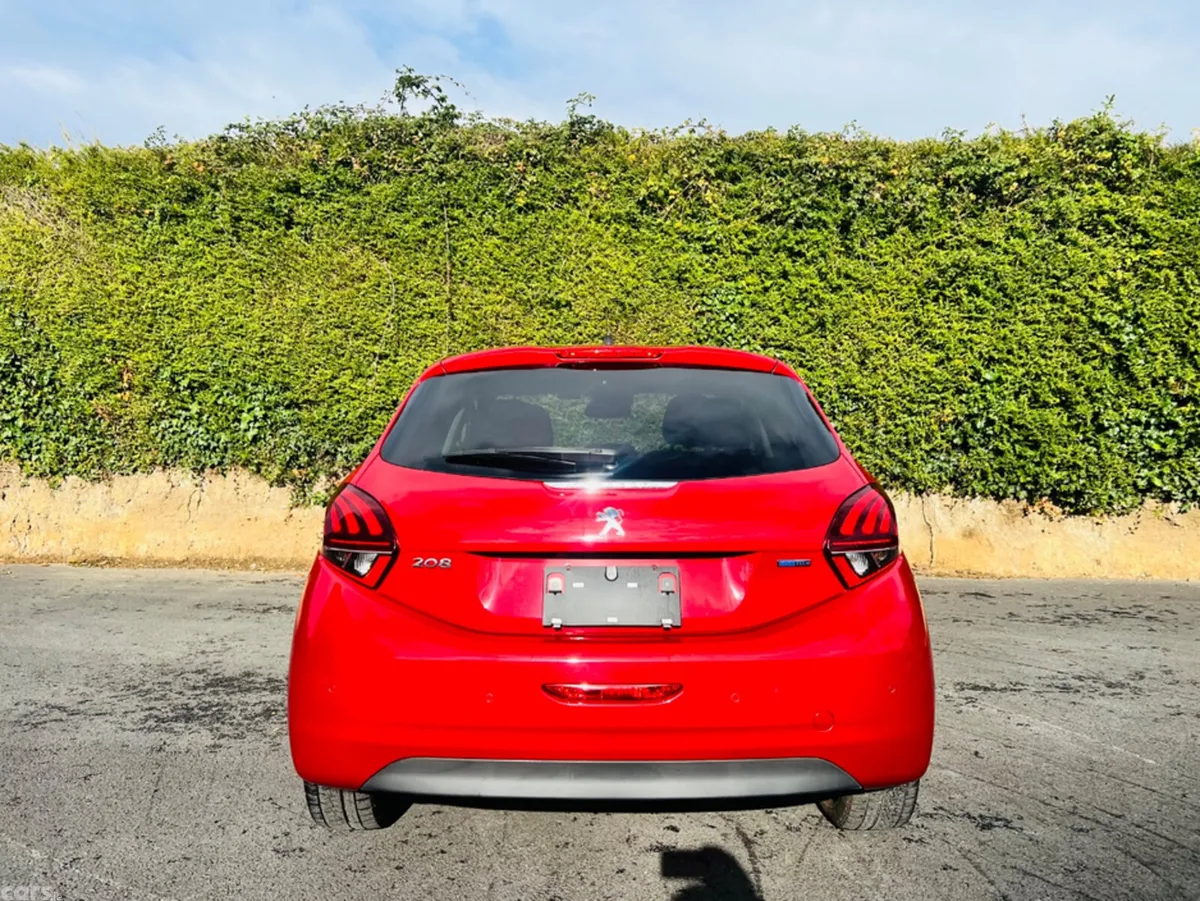 Peugeot 208 Hatchback, Petrol, 2016, Red