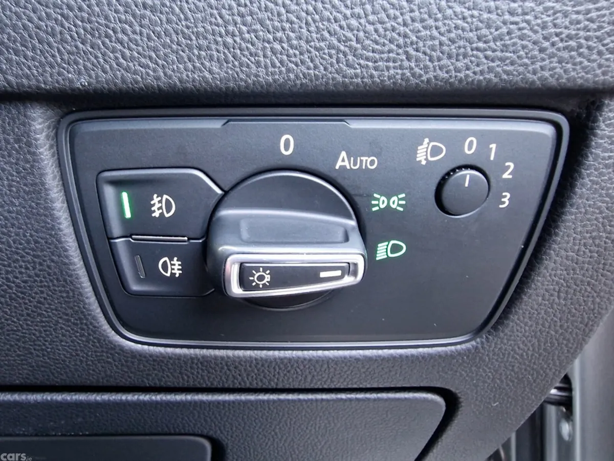 Volkswagen Passat Saloon, Diesel, 2017, Silver