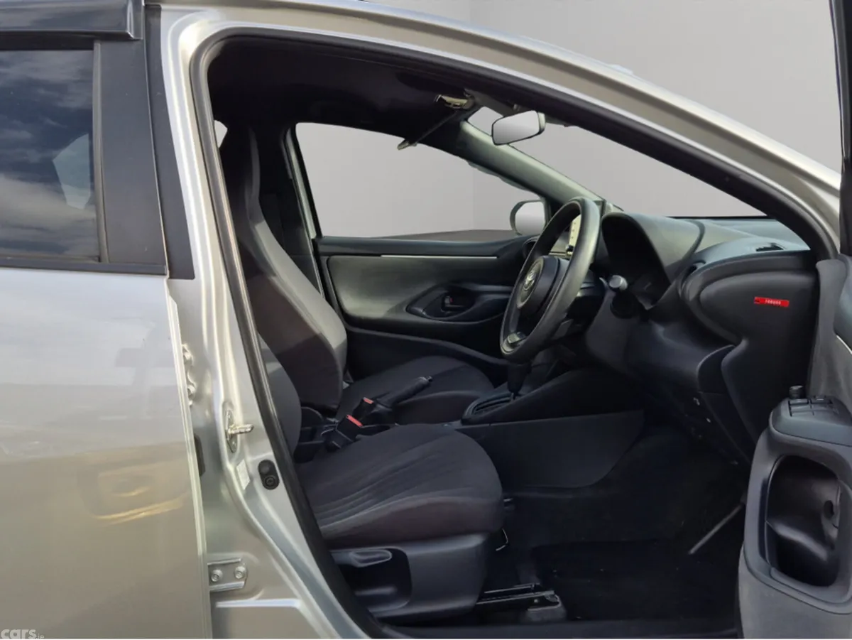 Toyota Yaris Hatchback, Petrol Hybrid, 2021, Silver