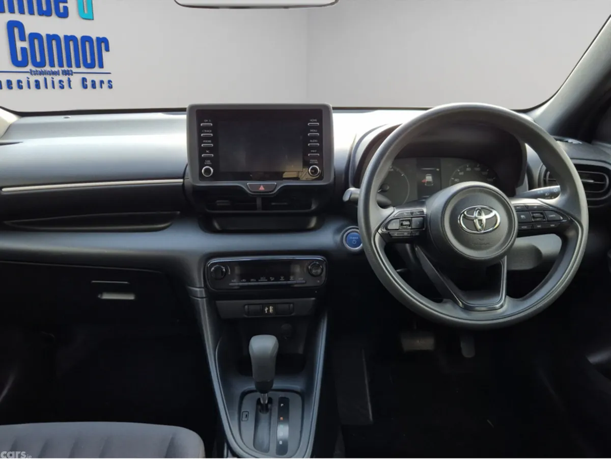 Toyota Yaris Hatchback, Petrol Hybrid, 2021, Silver