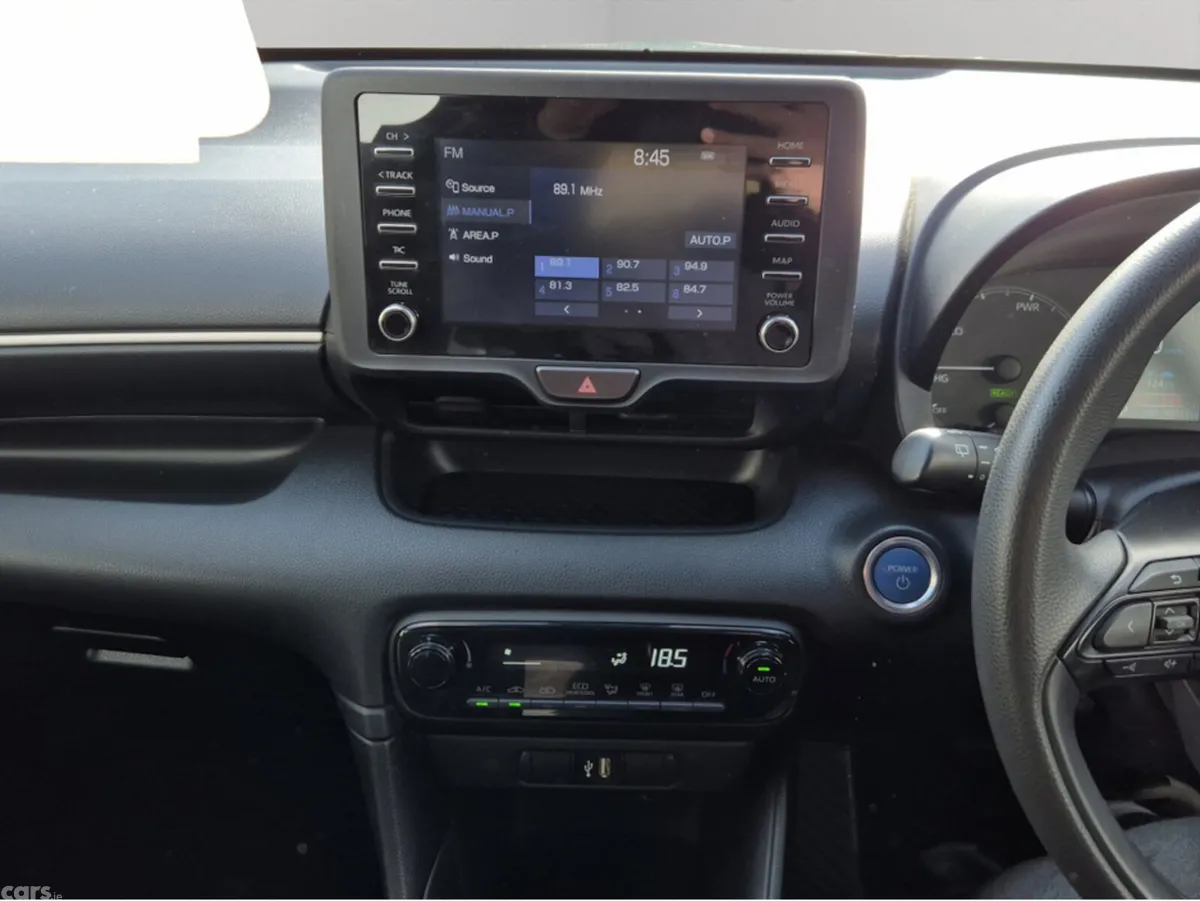 Toyota Yaris Hatchback, Petrol Hybrid, 2021, Silver