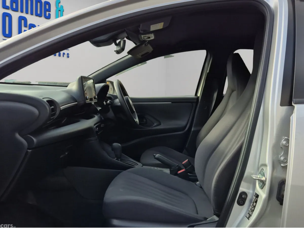 Toyota Yaris Hatchback, Petrol Hybrid, 2021, Silver