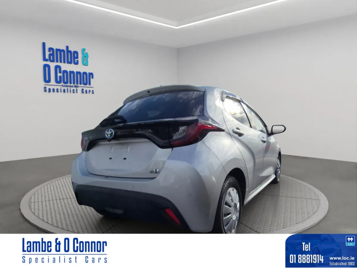 Toyota Yaris Hatchback, Petrol Hybrid, 2021, Silver