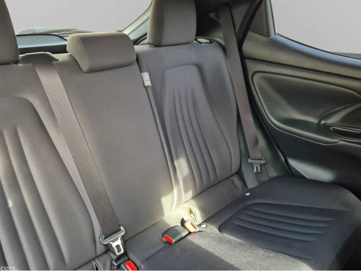 Toyota Yaris Hatchback, Petrol Hybrid, 2021, Silver