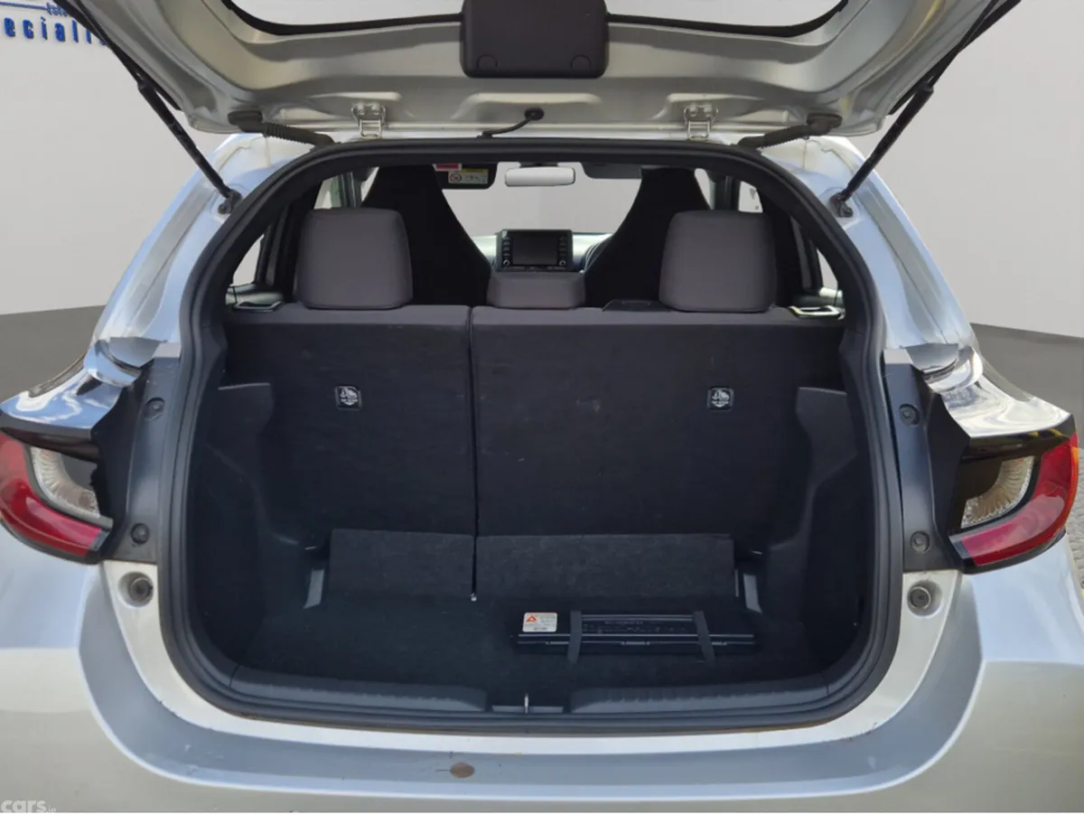 Toyota Yaris Hatchback, Petrol Hybrid, 2021, Silver