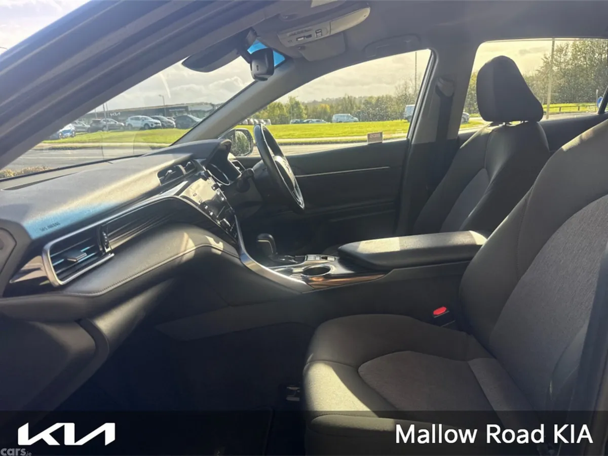 Toyota Camry Saloon, Petrol Hybrid, 2020, Black