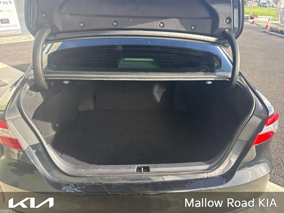Toyota Camry Saloon, Petrol Hybrid, 2020, Black