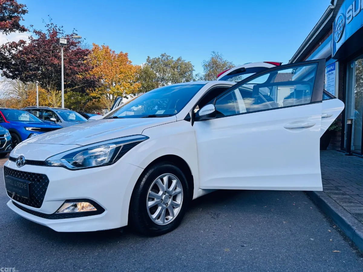 Hyundai i20 Hatchback, Petrol, 2018, White
