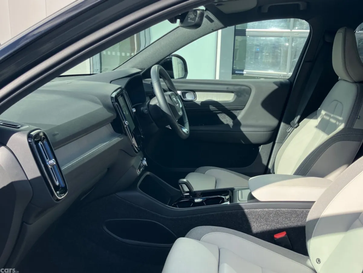 Volvo EX40 SUV, Electric, 2026, Green